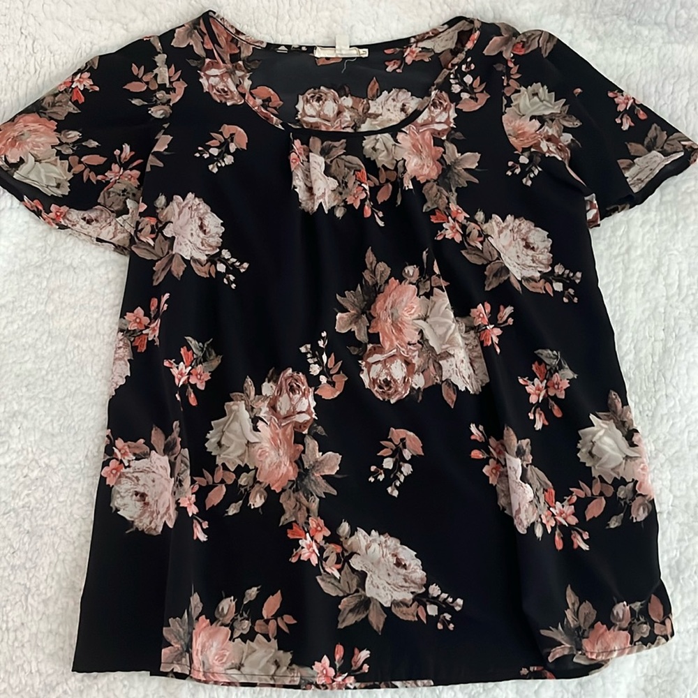 A black nice thin shirt